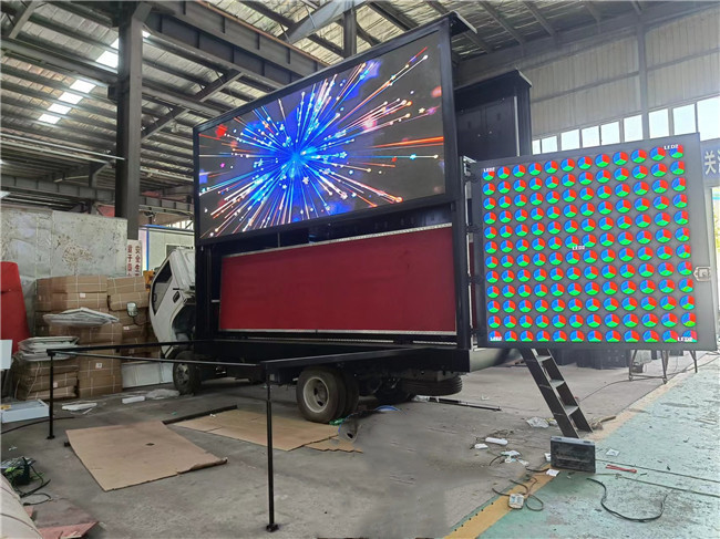 16ft 220V 모바일 LED 디스플레이 트럭 3면 P4 디지털 LED 트럭 스크린 리프팅