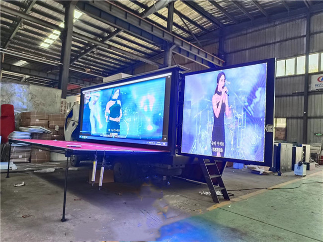 16ft 220V 모바일 LED 디스플레이 트럭 3면 P4 디지털 LED 트럭 스크린 리프팅