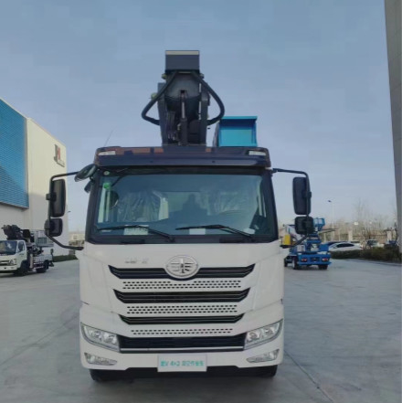 190HP 높은 고도 운영 트럭 45m 트럭은 가공 작업 긴당폴리를 탑재했습니다