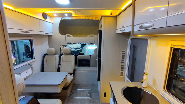 이동 투어 트럭 RV 카라반 밴 190 hp 엔진 최대 실력 7042 kg