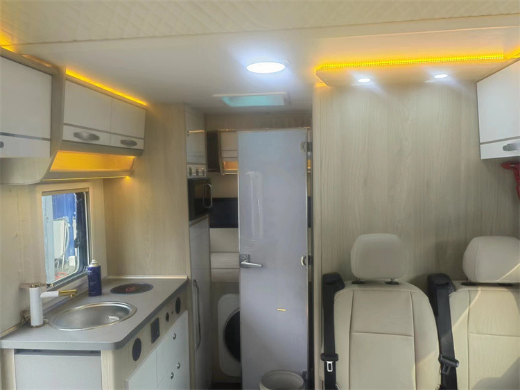 이동 투어 트럭 RV 카라반 밴 190 hp 엔진 최대 실력 7042 kg