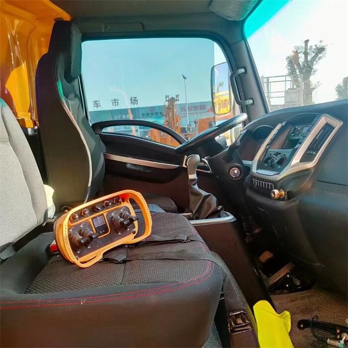 90km/H 최대 속도 높은 고도 운용 트럭을 위한 공기 작업 플랫폼 트럭