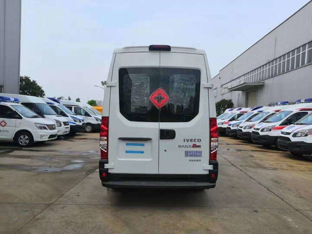 플러시 구급차 2800mm 모바일 병원 트럭 고급 기능과 215/75R16LT 타이어 사양