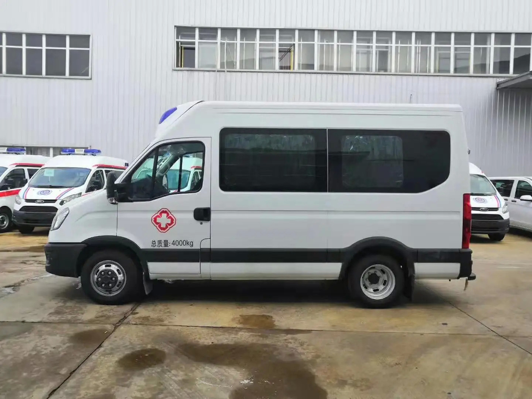 플러시 구급차 2800mm 모바일 병원 트럭 고급 기능과 215/75R16LT 타이어 사양