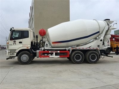 10m3 콘크리트 시멘트 트럭 좌측 운전과 12.00R20 철 철 타이어