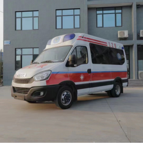 3750mm 휠 베이스 103KW 등급 전력 3700kg 총 무게의 응급 구급차
